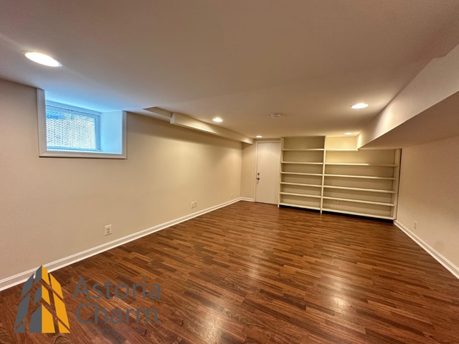 Building Photo - Live in Comfort: Spacious 3 Bedroom 2 Bath...
