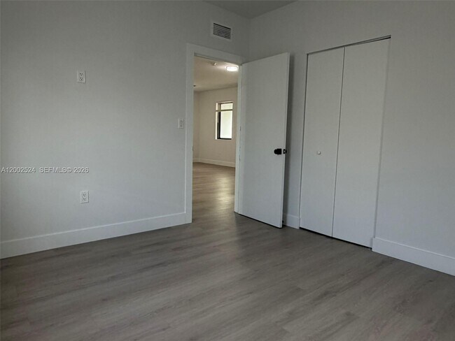 Building Photo - 2100 SW 6th St