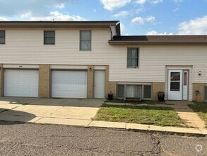 Building Photo - Lovely, Updated Townhome for Rent