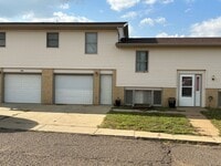 Building Photo - Lovely, Updated Townhome for Rent