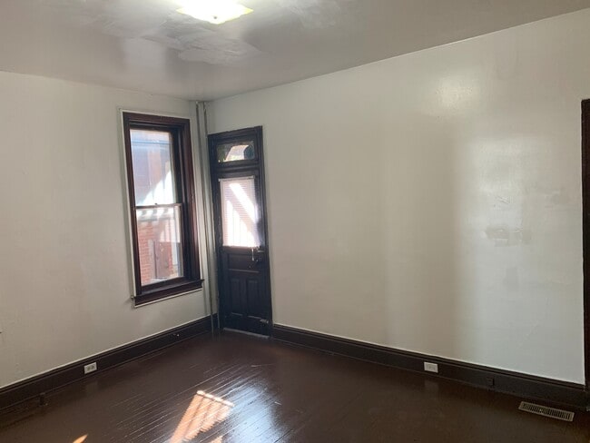 Building Photo - 1-2 Bedroom, 1st Floor, Yard, Laundry Option, West York SD