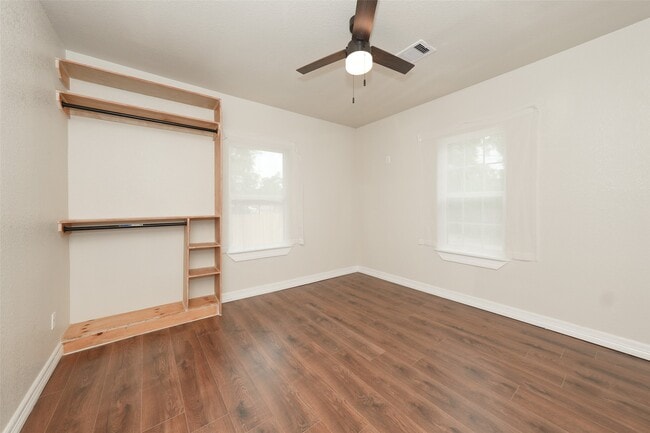Building Photo - 9305 Kentshire Dr