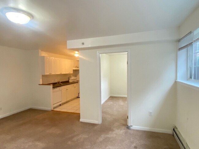 Primary Photo - Nice 3 bed in Packards corner