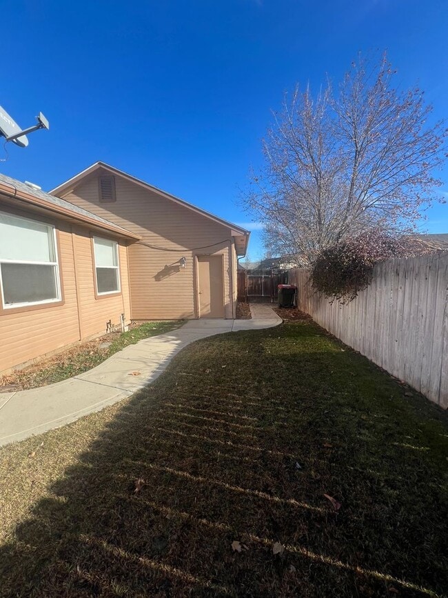 Building Photo - 3 bedroom 2 bath in a beautiful, spacious Meridian Neighborhood!