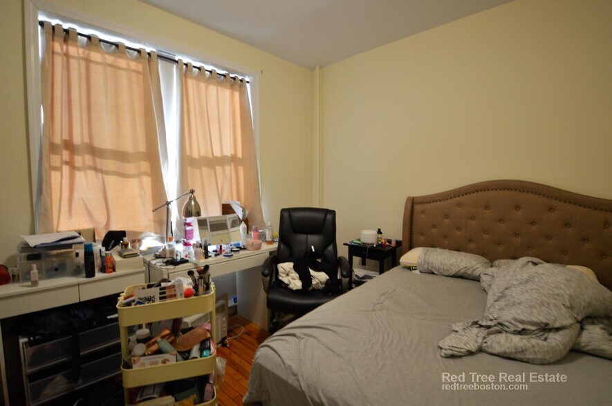 Building Photo - 56 Egmont St