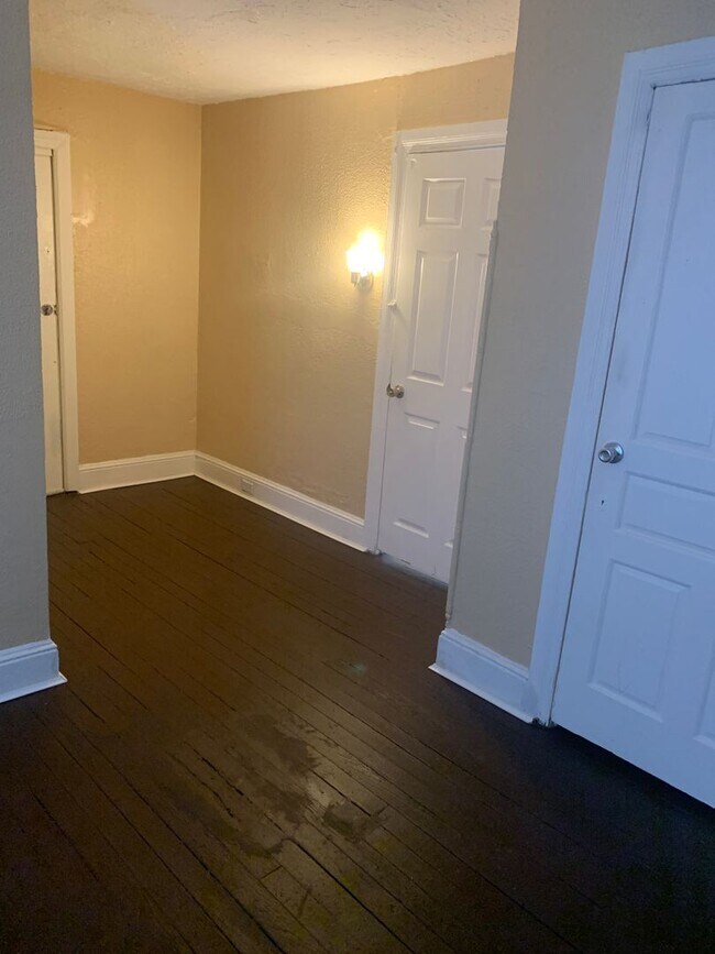 Building Photo - 1 Bed/1Bath East York City SD