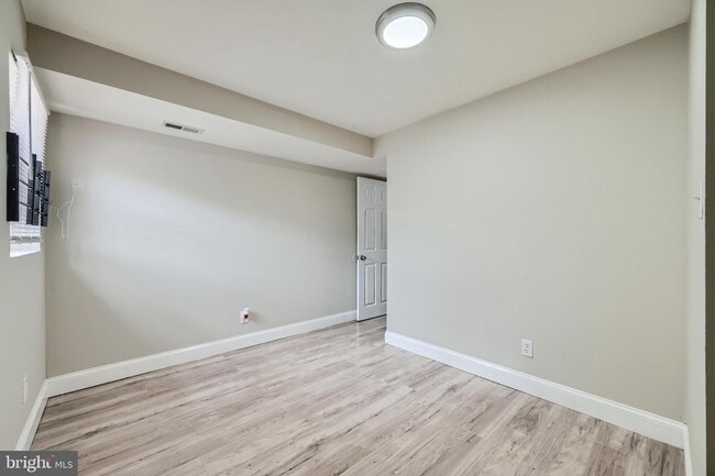 Building Photo - Modern 3-Bedroom Gem with Deck