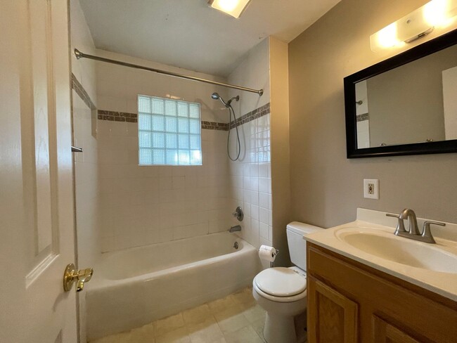 Building Photo - Single Family Home Close to KSU!