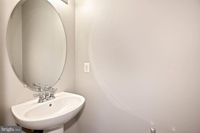 Building Photo - 20413 Elm Grove Terrace