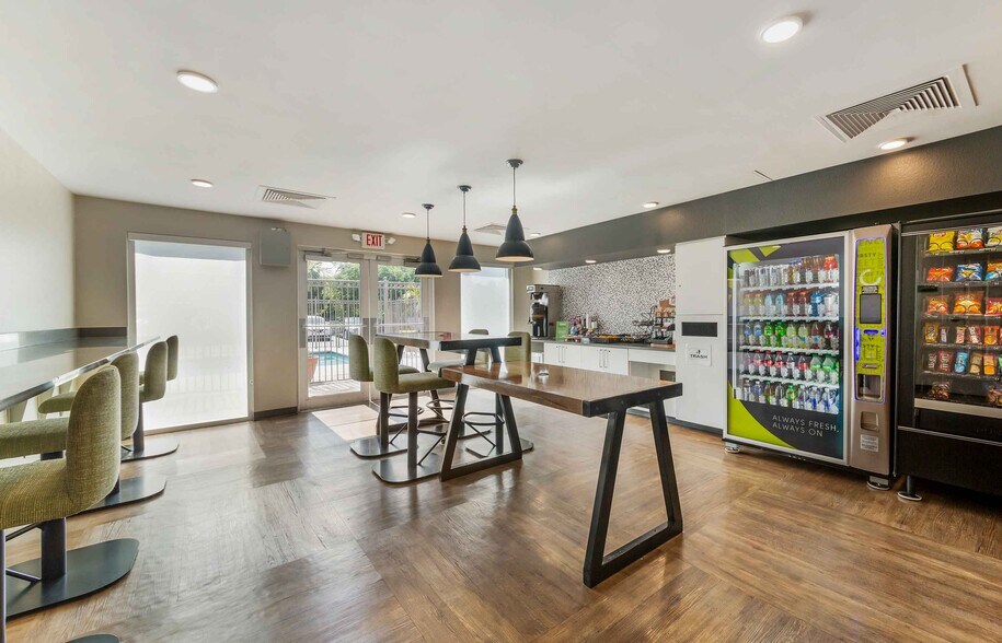 Building Photo - Furnished Studio-Miami - Airport - Doral - 25th Street