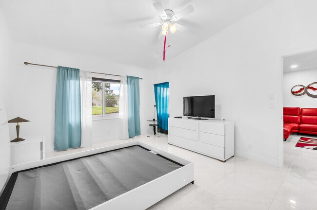 Building Photo - 13462 Sabal Palm Ct