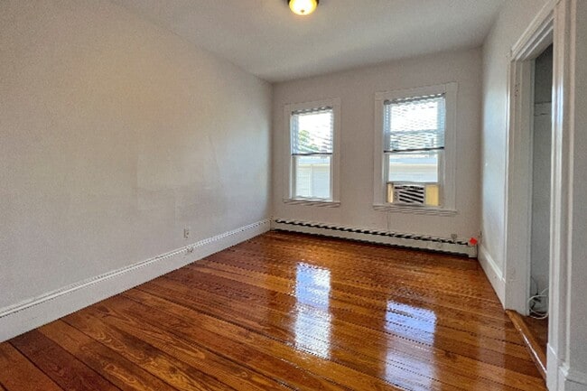 Building Photo - 9/1 Renovated, spacious 4BR/2.5BA w/d in unit!