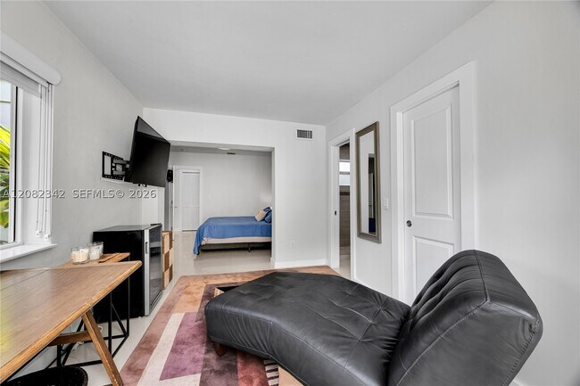 Building Photo - 6843 SW 53rd St