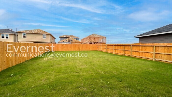 Building Photo - 16043 Mahogany Wy