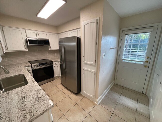 Building Photo - Fully remodeled 3 bedroom duplex for rent in Euless!