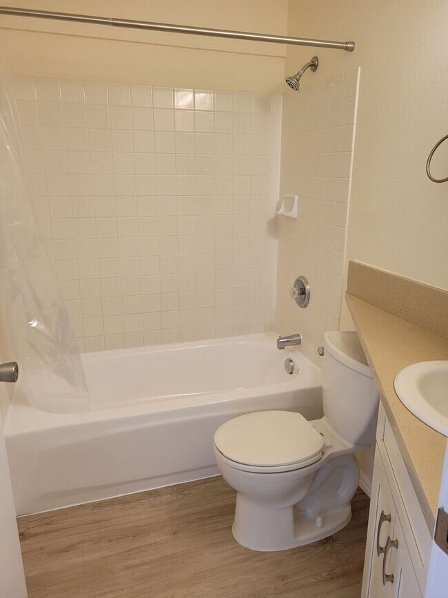 Building Photo - Kulanui Hale - 1 bedroom, 1 bath Unit w/ 1 dedicated parking