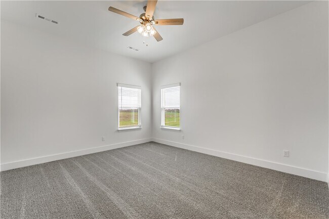 Building Photo - 800 Lewis St