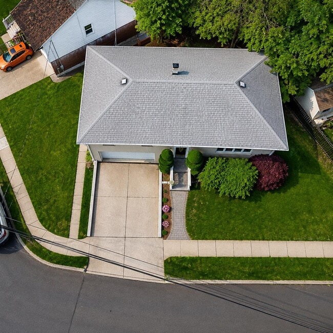 Building Photo - 678 Chestnut Pl