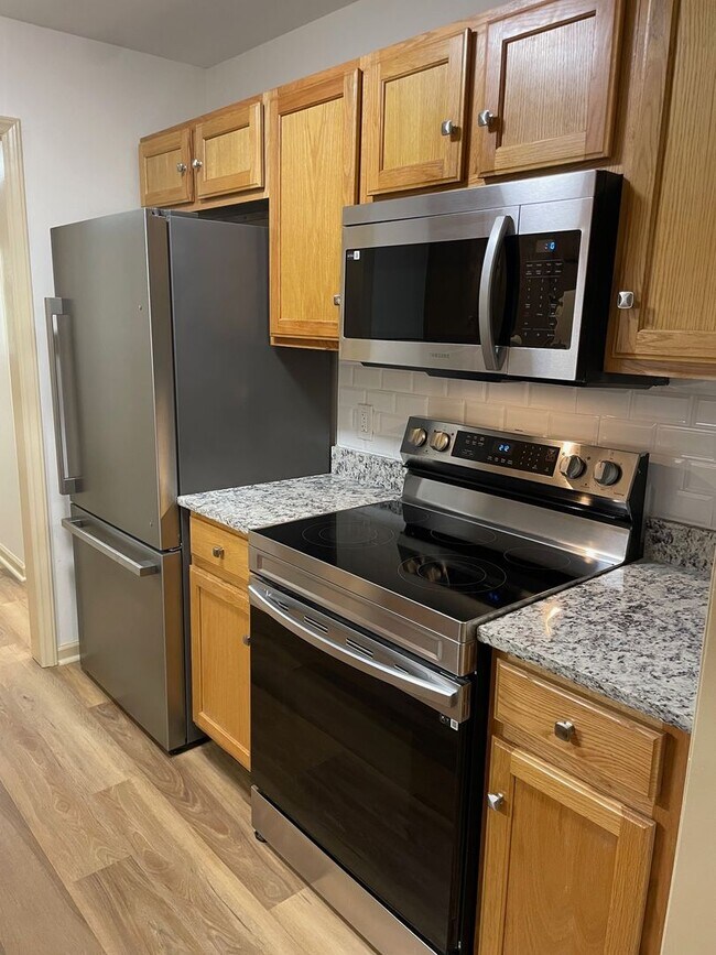 Building Photo - 1305