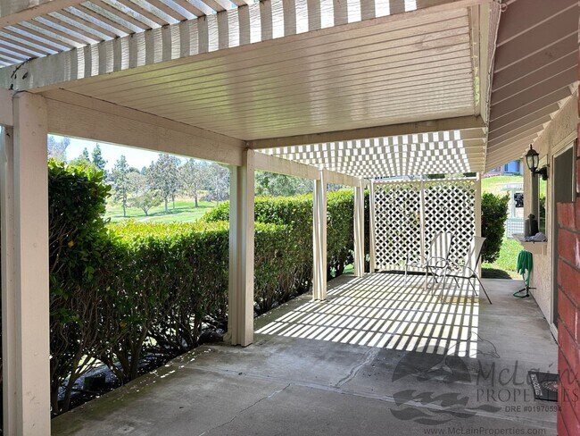 Building Photo - Charming 3 bedroom on Golf Course