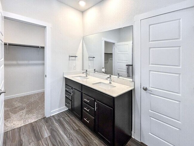 Building Photo - Beautiful 3-Bedroom Home with Spacious Yar...