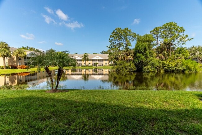 Building Photo - Well-Maintained 2BR/2BA Condo with Lake Vi...