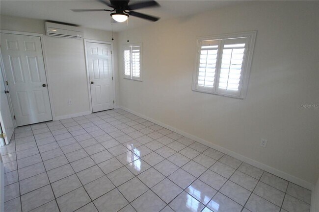 Building Photo - 6122 Brentwood Ave