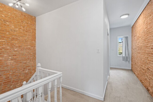 Building Photo - Beautiful 3 bedroom 3 bathroom townhouse in Federal Hill