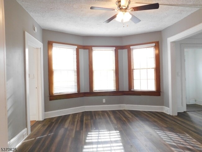 Building Photo - 176 Totowa Rd