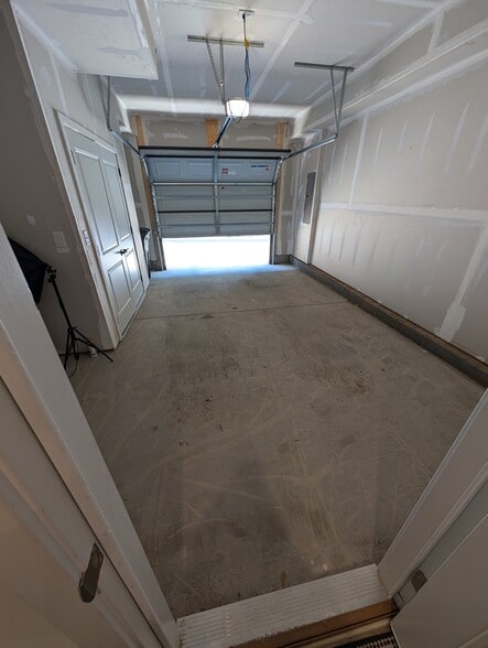Garage - 460 Spearfield Ln