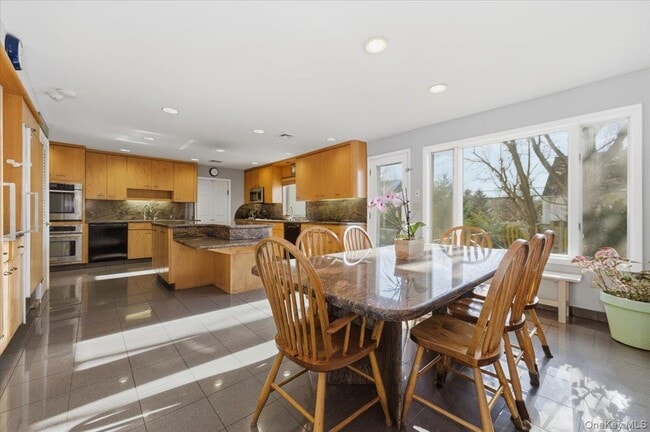 Building Photo - 1495 Bay Blvd