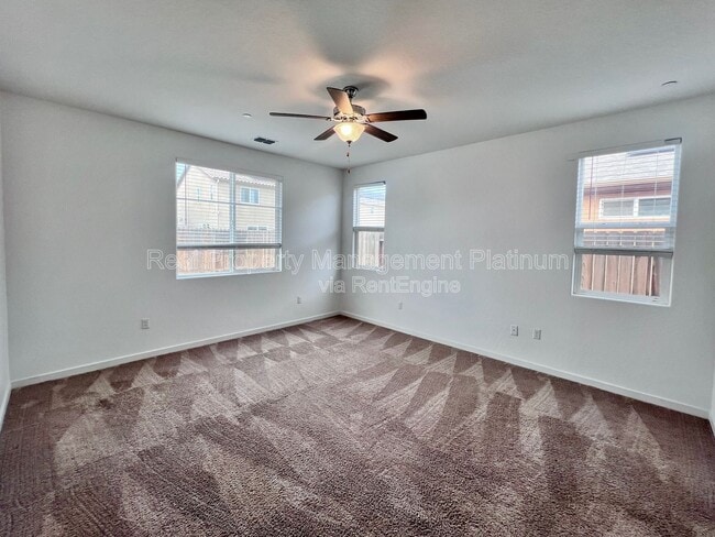 Building Photo - 6692 E Cambridge Ave