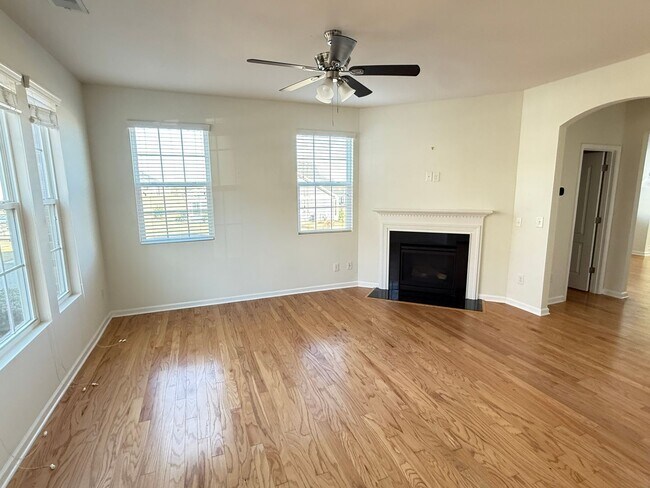 Building Photo - End-Unit Cornelius Townhome | 3BR + Flex Room | Fenced Courtyard | Near Birkdale & Greenway