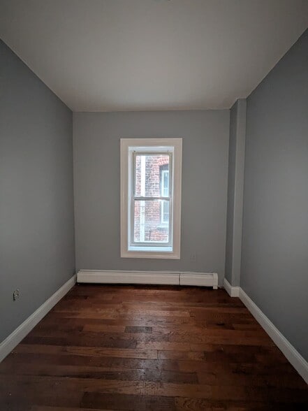 Building Photo - 552 Avenue C