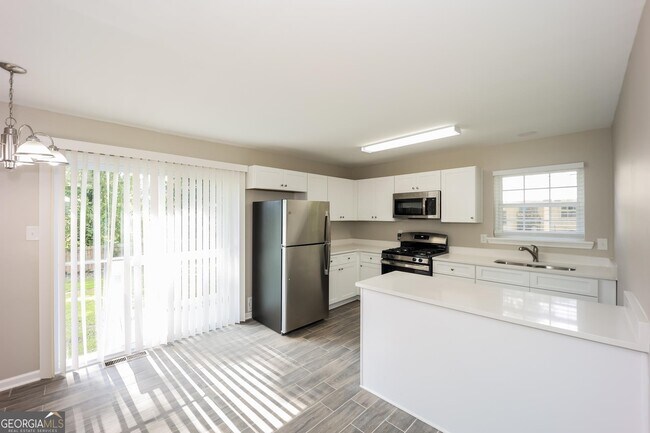 Building Photo - 5285 Chantilly Terrace