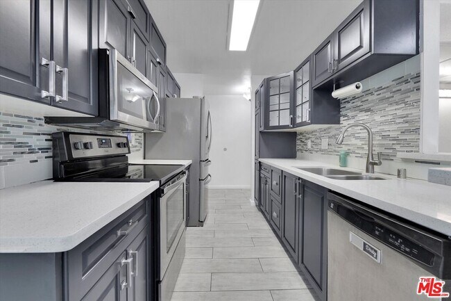 Building Photo - 8535 W Knl Dr