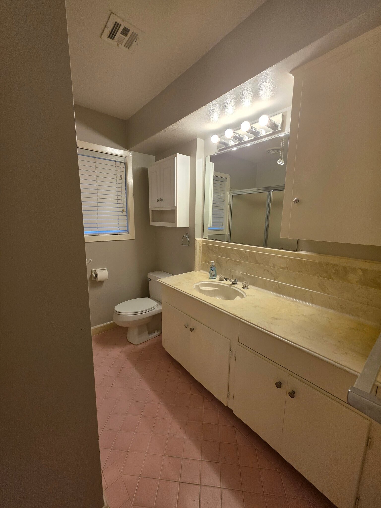 Building Photo - 706 Mark St