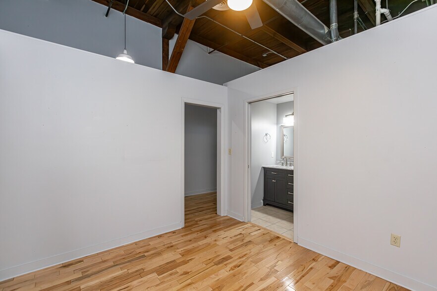 Building Photo - 222 Bolivar St