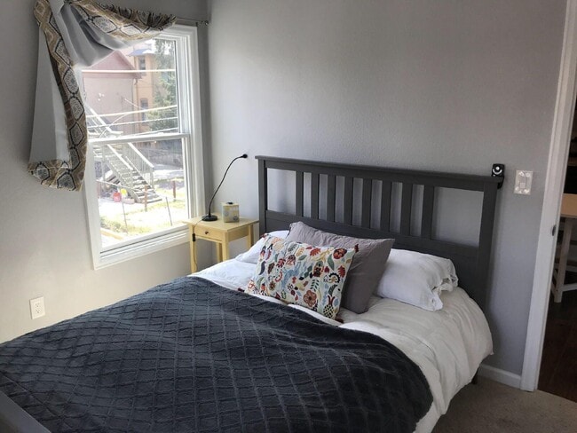 Building Photo - 1652 N Gaylord St