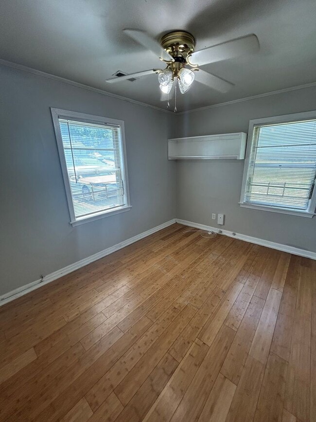 Building Photo - Coming Soon! Cozy 2-Bedroom Gem | $1,049/m...