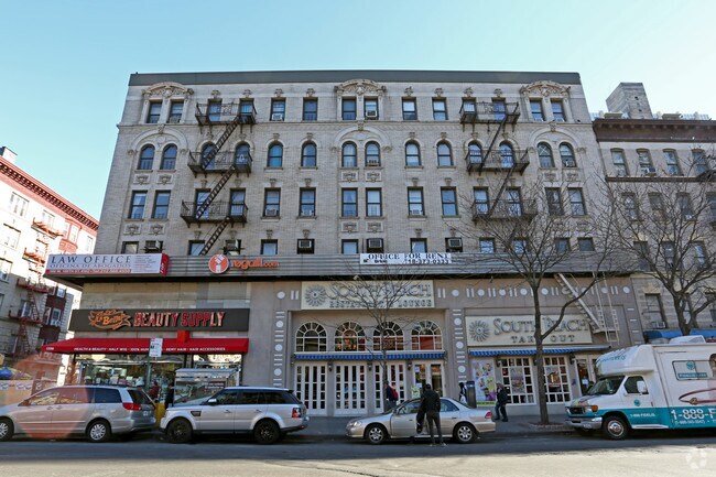 Building Photo - 560 W 180th St