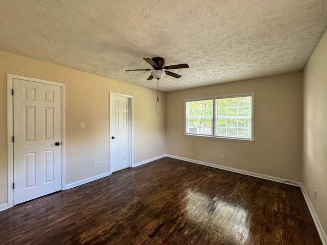Building Photo - 5961 Chinas Ct