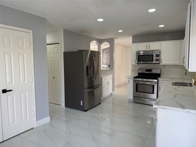 Building Photo - 17526 Coventry Oaks Dr