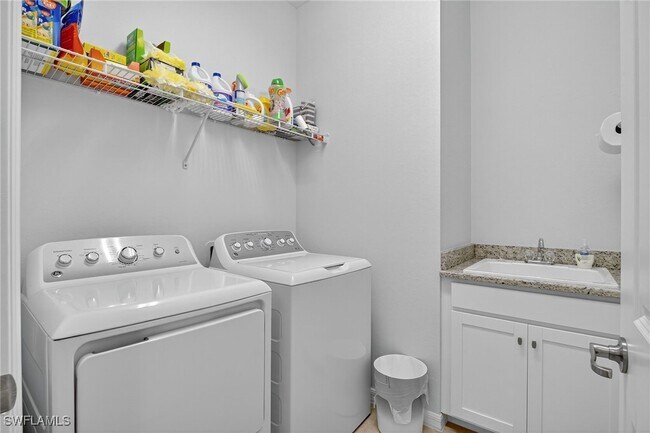 Building Photo - 2130 Hamlin St