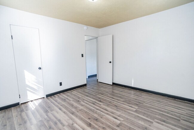 Building Photo - 1309 S Gary Dr