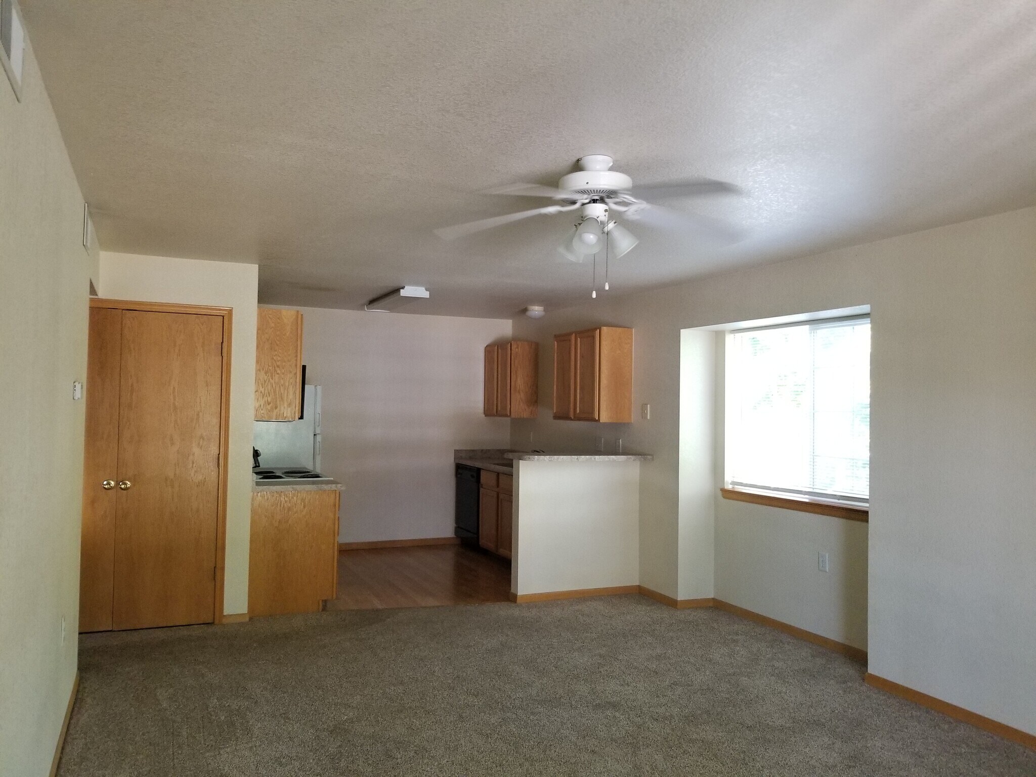 Condo with lots of light - 1221 University Ave