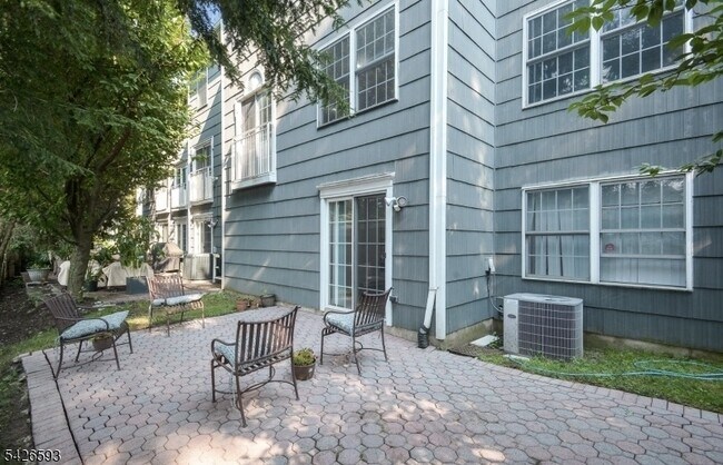 Building Photo - 100 Glenridge Ave