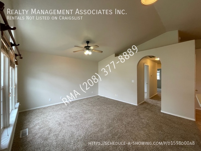 Building Photo - 623 E Woodbury Dr