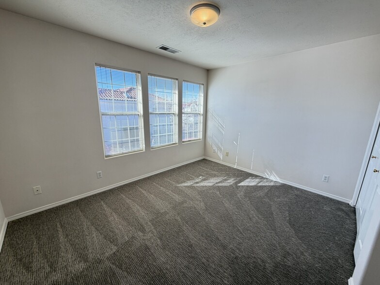 Building Photo - 1200 Glen Canyon Dr