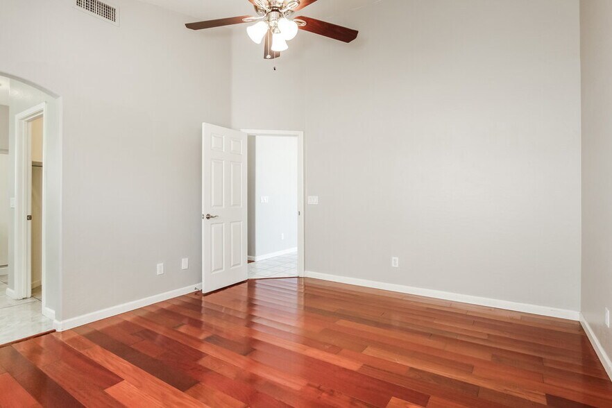 Building Photo - 14510 N 87th Ave